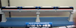 レイアウトに彩りを添えるモノレール。